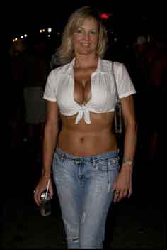 a nude horny woman from Lehigh Acres, Florida