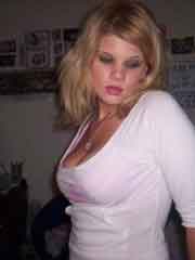 romantic female looking for guy in Gulliver, Michigan